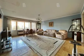 For Rent, 4 Room, Old building, Tbilisi, saburtalo