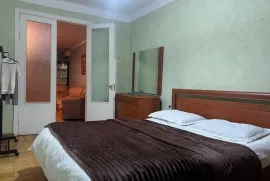 For Rent, 4 Room, Old building, Tbilisi, saburtalo