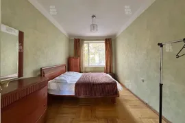For Rent, 4 Room, Old building, Tbilisi, saburtalo