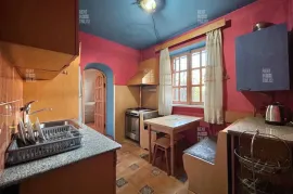 For Rent, 4 Room, Old building, Tbilisi, saburtalo