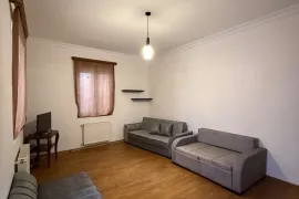 ქირავდება ბინა, 2 ოთახიანი, ძველი აშენებული, თბილისი, სოლოლაკი