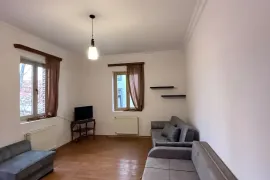 ქირავდება ბინა, 2 ოთახიანი, ძველი აშენებული, თბილისი, სოლოლაკი