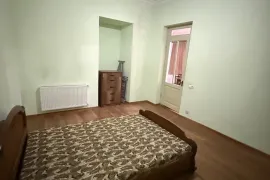 ქირავდება ბინა, 2 ოთახიანი, ძველი აშენებული, თბილისი, სოლოლაკი