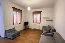 ქირავდება ბინა, 2 ოთახიანი, ძველი აშენებული, თბილისი, სოლოლაკი