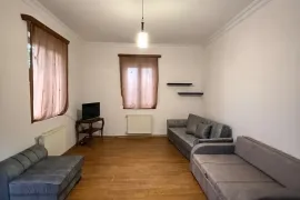 ქირავდება ბინა, 2 ოთახიანი, ძველი აშენებული, თბილისი, სოლოლაკი