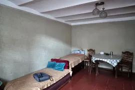 ქირავდება ბინა, 2 ოთახიანი, ძველი აშენებული, თბილისი, მთაწმინდა