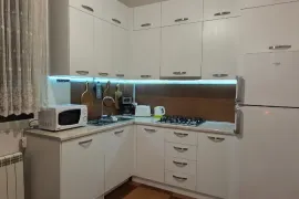 ქირავდება ბინა დღიურად, 3 ოთახიანი, ახალი აშენებული, თბილისი, ვერა