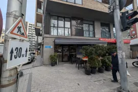 იყიდება, უნივერსალური კომერციული  ფართი, საბურთალო