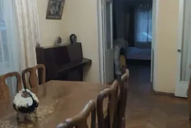 იყიდება ბინა, 4 ოთახიანი, ძველი აშენებული, თბილისი, საბურთალო