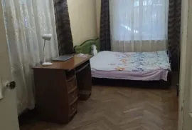 იყიდება ბინა, 4 ოთახიანი, ძველი აშენებული, თბილისი, საბურთალო