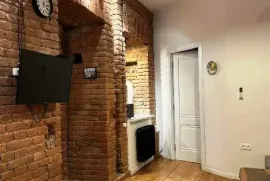 Аренда, 2 Kомнатная, Старое здание, Тбилиси, Сололаки