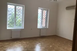 ქირავდება სახლი, 11 ოთახიანი, თბილისი, ვეძისი