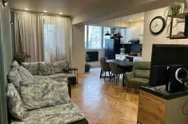 იყიდება ბინა, 4 ოთახიანი, ძველი აშენებული, თბილისი, ვაკე