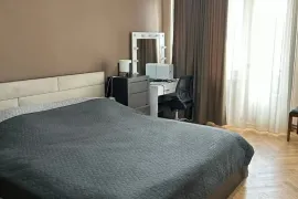 იყიდება ბინა, 4 ოთახიანი, ძველი აშენებული, თბილისი, ვაკე