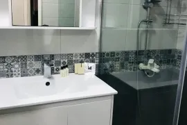 იყიდება ბინა, 4 ოთახიანი, ძველი აშენებული, თბილისი, ვაკე