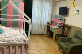 იყიდება ბინა, 4 ოთახიანი, ძველი აშენებული, თბილისი, ვაკე