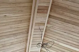 ხის  ჭერი აშიპკის გაკვრა 