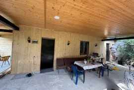 ხის  ჭერი აშიპკის გაკვრა 