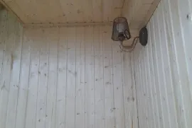 ხის  ჭერი აშიპკის გაკვრა 