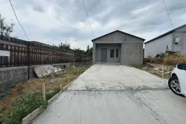 იყიდება სახლი, 3 ოთახიანი, თბილისი, მუხიანი