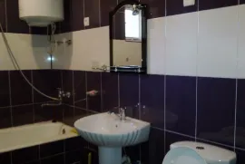 Daily Apartment Rent, 3 Room, Old building, Batumi, Khimshiashvili District