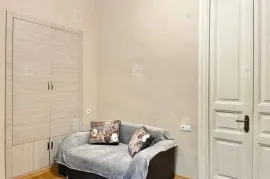 ქირავდება ბინა, 2 ოთახიანი, ძველი აშენებული, თბილისი, ჩუღურეთი