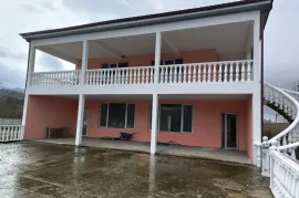 იყიდება სახლი, 6 ოთახიანი, ბათუმი