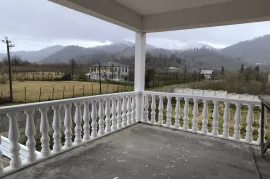 იყიდება სახლი, 6 ოთახიანი, ბათუმი