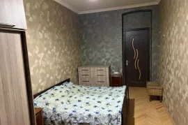 Аренда, 3 Kомнатная, Старое здание, Тбилиси, Дидубе