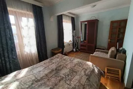 იყიდება ბინა, 3 ოთახიანი, ძველი აშენებული, თბილისი, დიდუბე