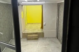 იყიდება, უნივერსალური კომერციული  ფართი, ვარკეთილი