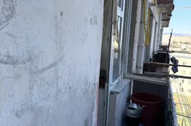 Продается квартира, 3 Kомнатная, Старое здание, Рустави, Новый Рустави