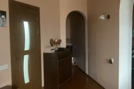 იყიდება ბინა, 9 ოთახიანი, ძველი აშენებული, თბილისი, საბურთალო