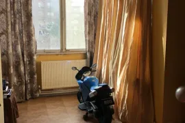 იყიდება ბინა, 3 ოთახიანი, ძველი აშენებული, თბილისი, საბურთალო