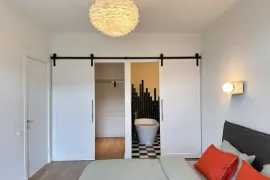 ქირავდება ბინა, 5 ოთახიანი, ახალი აშენებული, თბილისი, ვაკე