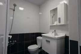 ქირავდება ბინა, 2 ოთახიანი, ძველი აშენებული, ქუთაისი, აღმაშენებლის დასახლება