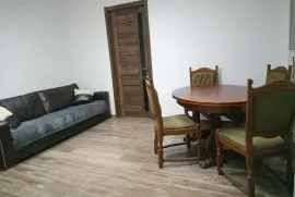 For Rent, 5 Room, Old building, Kutaisi, Mtsvanekvavila