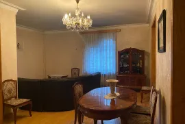 For Rent, 4 Room, Old building, Tbilisi, saburtalo