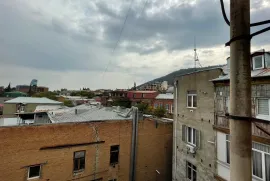 იყიდება ბინა, 4 ოთახიანი, ძველი აშენებული, თბილისი, ვერა