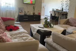 იყიდება ბინა, 3 ოთახიანი, ძველი აშენებული, თბილისი, ვაჟა ფშაველას კვარტლები