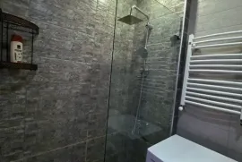 ქირავდება ბინა დღიურად, 2 ოთახიანი, ახალი აშენებული, თბილისი, დიდუბე