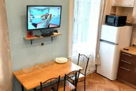 Аренда, 2 Kомнатная, Старое здание, Тбилиси, Чугурети