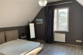 Аренда Дома, 5 Kомнатная,  Окрестности Тбилиси, Цхнети