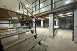 ქირავდება, უნივერსალური კომერციული  ფართი, ძველი ბათუმის უბანი