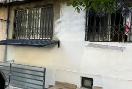 იყიდება, ნახევარსარდაფი, საბურთალო