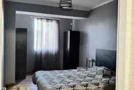 Продается квартира, 3 Kомнатная, Старое здание, Тбилиси, Исани