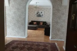 ქირავდება ბინა, 4 ოთახიანი, ძველი აშენებული, თბილისი, მუხიანი