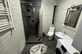 იყიდება ბინა, 2 ოთახიანი, ძველი აშენებული, ბათუმი