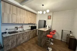 იყიდება ბინა, 2 ოთახიანი, ძველი აშენებული, ბათუმი