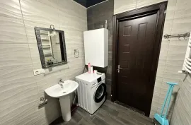 იყიდება ბინა, 2 ოთახიანი, ძველი აშენებული, ბათუმი